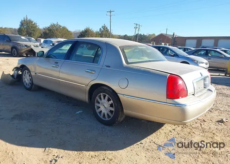 2011 Lincoln Town Car Signature Limited z USA, uszkodzony, nr VIN 2LNBL8CV3BX752040